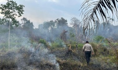 KRYD Mitigasi Karhutbunlah Polsek Bayung Lincir Bergerak Cepat Padam Api Dan Amankan Pelaku