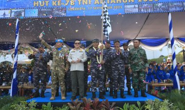 Kirab Kota TNI AL Hiasi Jalan Protokol di Surabaya 