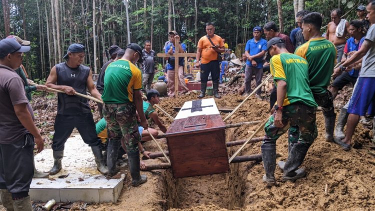 Implementasi Kepedulian Antar Sesama Satgas Pamtas Yonarmed 10/ Bradjamusti Bantu Prosesi Pemakaman Masyarakat di Perbatasan