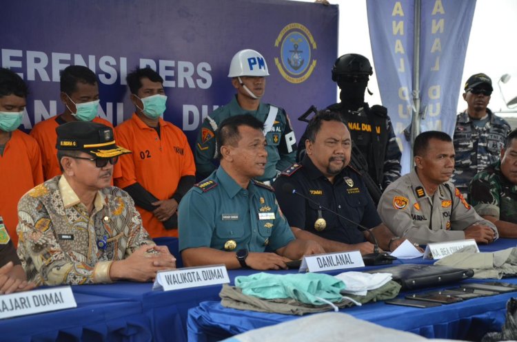 Penyelundupan 700 Koli Ballpress Ilegal Berhasil Digagalkan Pangkalan TNI AL Dumai dari Malaysia      