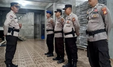 Polres Rohil melalui Personel Polsek jajaran di Bangko, lakukan pengamanan tempat kotak suara di Kantor KPU Daerah Kabupaten Rokan Hilir