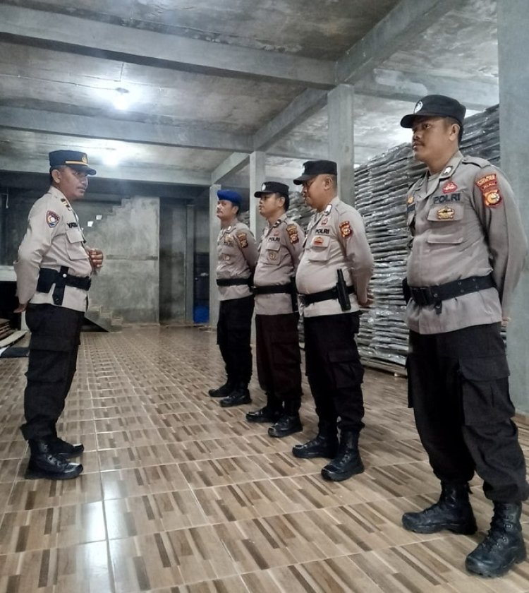 Polres Rohil melalui Personel Polsek jajaran di Bangko, lakukan pengamanan tempat kotak suara di Kantor KPU Daerah Kabupaten Rokan Hilir