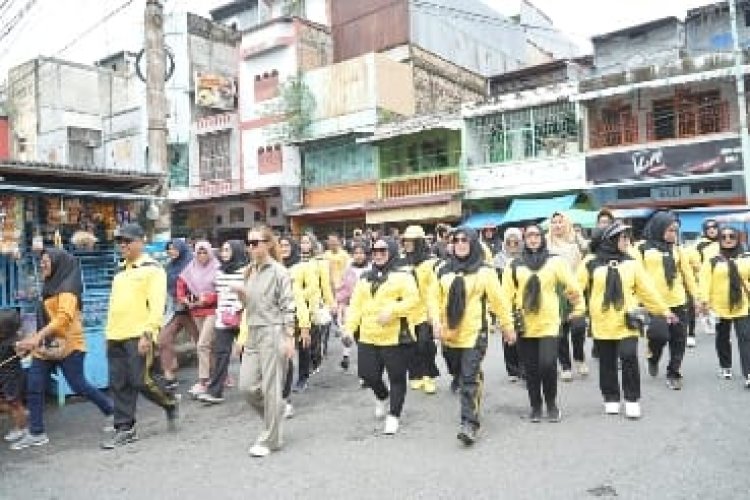 Dalam Rangka HUT Rohil ke-24 dan Bulan Inklusi Keuangan Ratusan Warga Jalan Santai Bersama