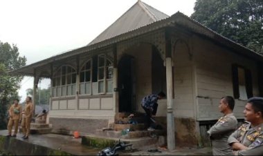 Y.RAHMA SHINTA CUCU KAMANAKAN TUANKU SATI UNDANG BUPATI PASAMAN BARAT MENGUNJUNGI RUMAH USANG SINURUIK 