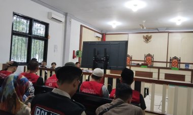SIDANG DI SKOR, MAJELIS HAKIM PERINTAHKAN JPU HADIRKAN FISIK SAKSI DARI PT. RAPP, BUKAN ZOOM DARI POLDA RIAU