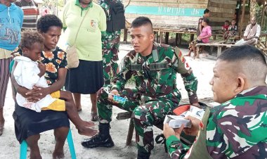 Satgas Yonif 125/SMB Memberikan Layanan Pengobatan Keliling kepada Warga Papua di Wilayah Perbatasan