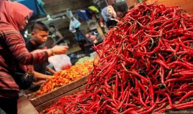 "Menjaga Ketersediaan Pangan Jelang Pemilu: Tim Gabungan Polda Riau dan Pemprov Gelar Sidak Pasar"