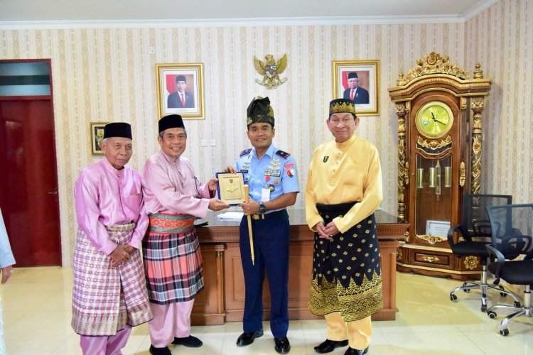Silaturahmi ke LAMR, Danlanud Perhatikan Putra Riau yang Ingin Berkarier di AU