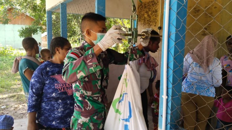 Kolaborasi Satgas Yonif 125/SMB Dengan Puskesmas Gelar Posyandu di Distrik Passue Bawah