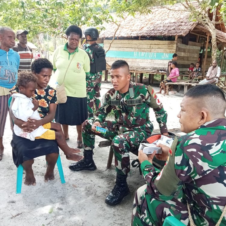 Satgas Yonif 125/SMB Memberikan Layanan Pengobatan Keliling kepada Warga Papua di Wilayah Perbatasan