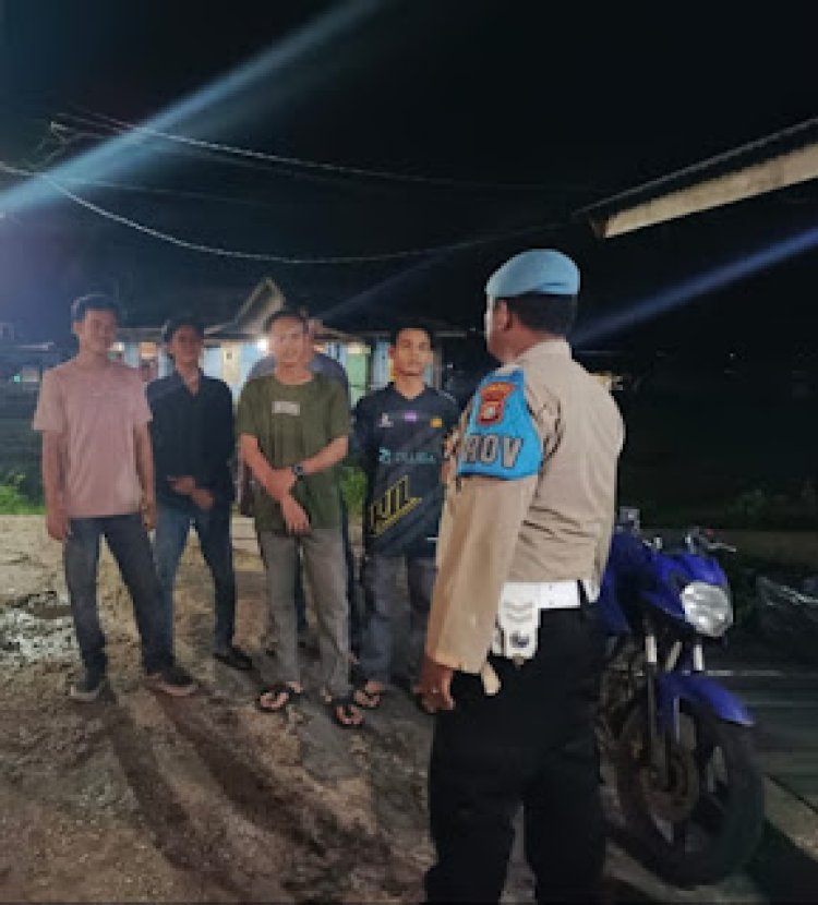 Dalam rangka mensosialisasikan Pemilu Damai 2024, Bripka Hendra mengajak masyarakat untuk bersama-sama menjaga kondusifitas