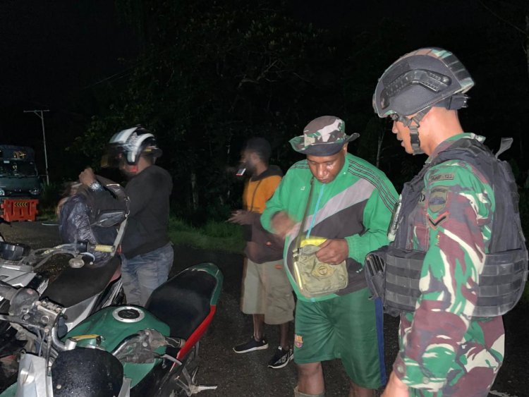 Satgas Yonif 122/TS Berhasil Menggagalkan Upaya Penyelundupan Narkoba Jenis Ganja sebanyak 500 Gram di Jalur Perlintasan Jayapura-Wamena