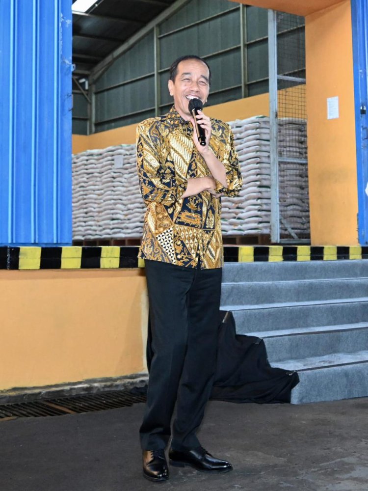 Bagikan Bantuan Pangan: Presiden Mengatasi Krisis Pangan Global dengan Harga Beras yang Meningkat