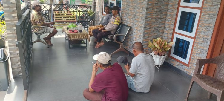 "Kegiatan Pemantauan Pemilu Damai 2024 oleh Bripka Atprizon, Bhabinkamtibmas Desa Sungai Nyiur, Teluk Belengkong, Semakin Intensif"