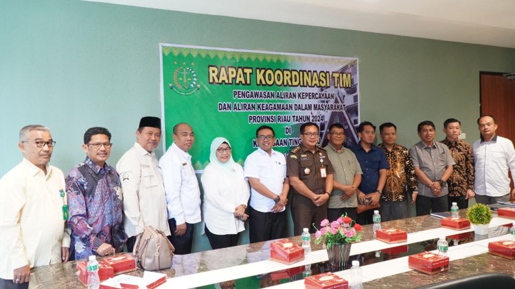 "Rapat Koordinasi Pengawasan Aliran Kepercayaan dan Keagamaan Masyarakat (PAKEM) Kejaksaan Tinggi Riau"