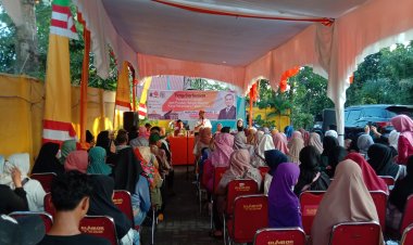 "Sabarudi Melakukan Penyebarluasan Informasi terkait Perda di Jalan Kenanga RT 01 RW 02 Kulim"