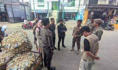 Bawaslu Inhil Berkolaborasi dengan Satpol PP untuk Menertibkan Alat Peraga Kampanye (APK) di Wilayah Terlarang