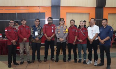 Kapolres Inhil Memeriksa Secara Langsung Kegiatan Rapat Pleno KPU