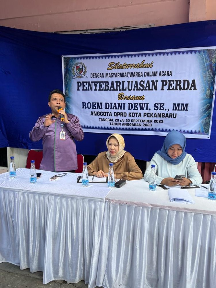 "Anggota DPRD Roem Diani Dewi Melaksanakan Penyebarluasan Peraturan Daerah Nomor 14 Tahun 2018"