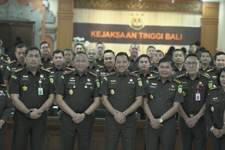 Pengarahan Kajati Bali Dr. Ketut Sumedana: Membangun Penegakan Hukum dengan Menghormati Kearifan Lokal