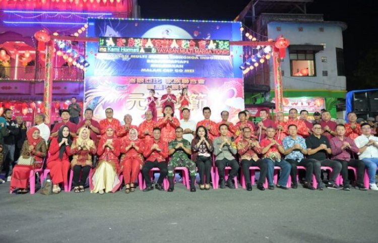 Dihadiri 18 Peserta, Bupati Rohil Lepas Pawai Lampion Malam Cap Go Meh