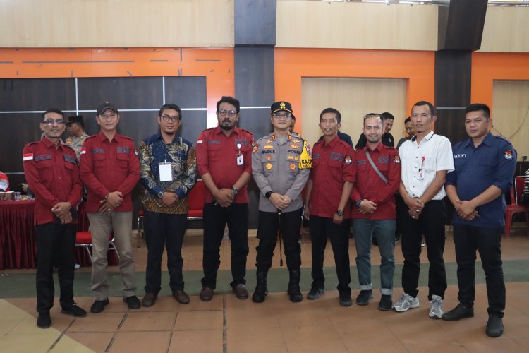 Kapolres Inhil Memeriksa Secara Langsung Kegiatan Rapat Pleno KPU