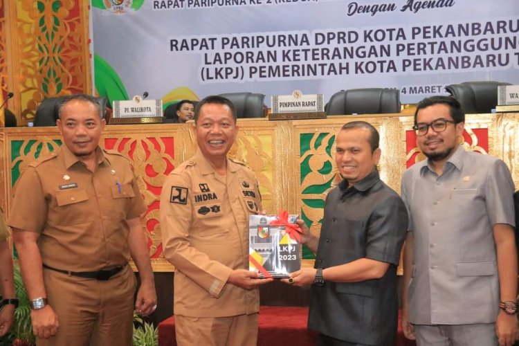Sekdako Pekanbaru Menyampaikan LKPj 2023 kepada DPRD untuk Evaluasi Kinerja Pemerintah Kota