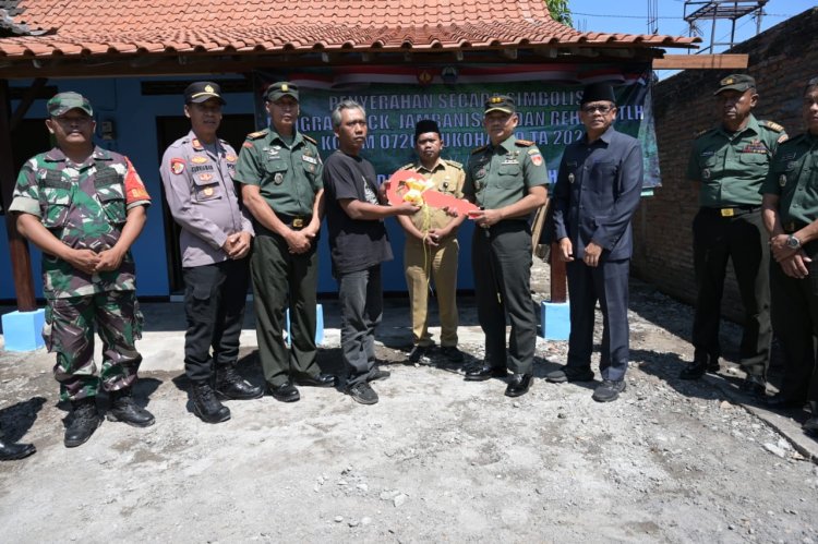 Penyerahan Kunci Hasil Renovasi RTLH di Desa Gedangan oleh Dandim 0726/Sukoharjo: Upaya Meningkatkan Kondisi Perumahan