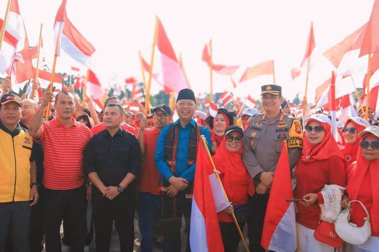 Pekanbaru: Sekretaris Daerah Kota Pekanbaru Hadiri Pencanangan Gerakan Pembagian Bendera Merah Putih