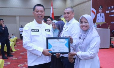 Sekdako Pekanbaru Serahkan Nilai Audit ASKI dan Sosialisasikan Aplikasi Srikandi untuk Digitalisasi Arsip