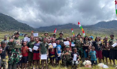 Satgas Mobile Yonif 323 Buaya Putih Gelar Lomba di TK Sinak Bandara untuk Meriahkan HUT RI Ke-79