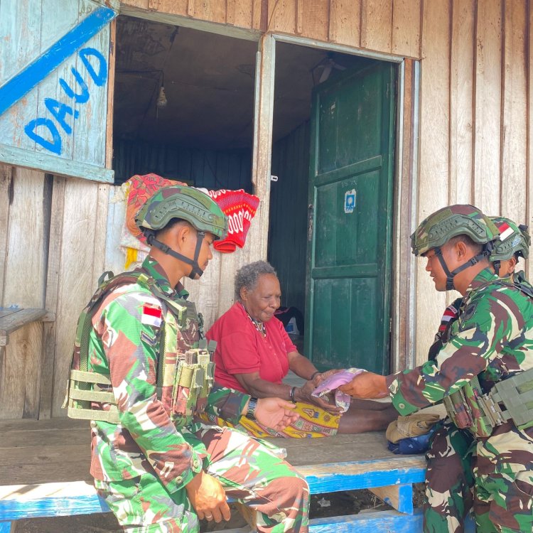 Satgas Yonif 641/Bru Berbagi Kasih dengan Masyarakat Kampung Timeria, Mamberamo Tengah