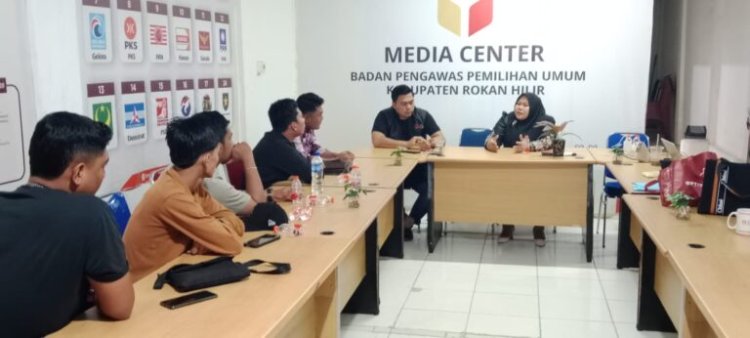 Viral Video Dugaan Paslon BiJak Bagi-bagi Uang, Hipemarohi Audiensi dengan Bawaslu Rohil