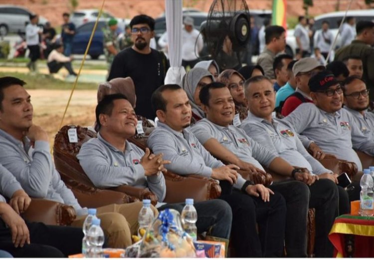 Ketua DPRD Pekanbaru Tanam Bibit Pohon di Rangkaian Raker Komwil I APEKSI 2024