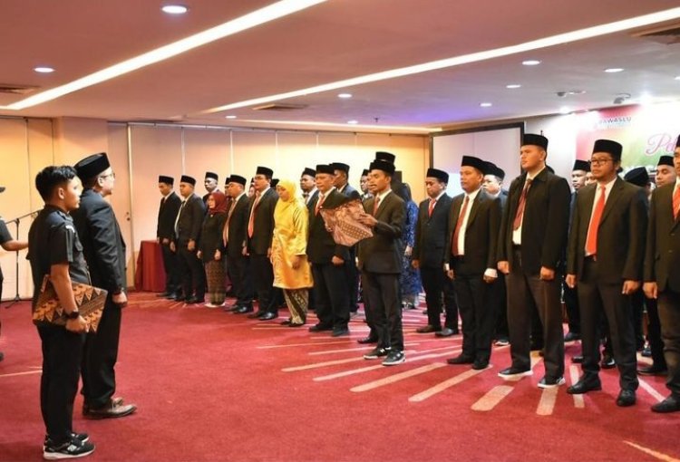 Wakil Ketua DPRD Pekanbaru Hadiri Pelantikan 45 Panwascam Pilkada 2024