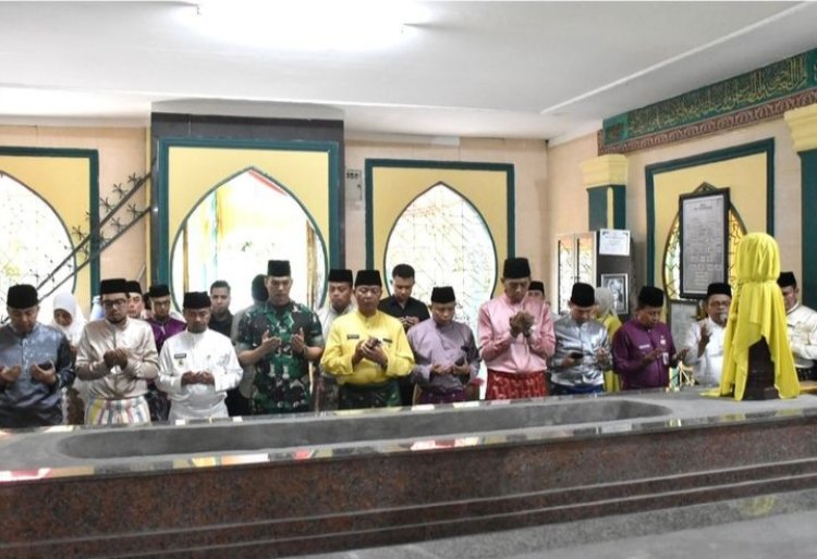 Wakil Ketua DPRD Pekanbaru Ginda Burnama Ikuti Ziarah Makam Marhum Pekan