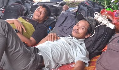 Petani Riau dan Jambi Tuntut Hak Tanah, Bertahan di Depan Gedung KLHK