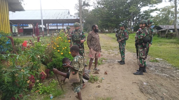 Satgas Yonif 641/Bru Jalin Hubungan Harmonis dengan Masyarakat Papua Melalui Anjangsana  