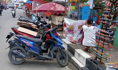 Gawat! Trotoar di Sekitar Taman Jalur Kuansing Berubah Fungsi Jadi Lapak PKL, Warga Resah  