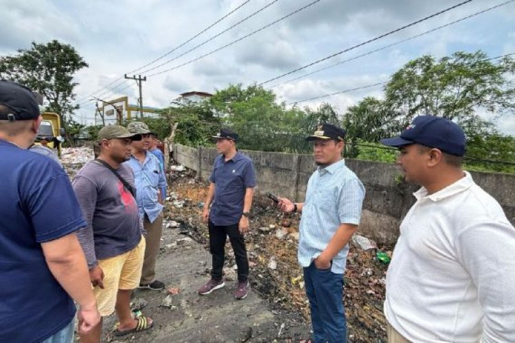 Wali Kota Pekanbaru Agung Nugroho Sidak TPS Sampah Liar di Jalan Soekarno Hatta Ujung, Langsung Ditutup