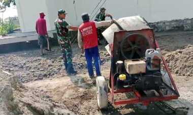 Babinsa Gotong Royong Perbaiki Bahu Jalan demi Keamanan dan Kelancaran Lalu Lintas di Plumbungan