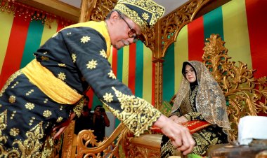 Afni–Syamsurizal Dikukuhkan Lewat Tepuk Tepung Tawar