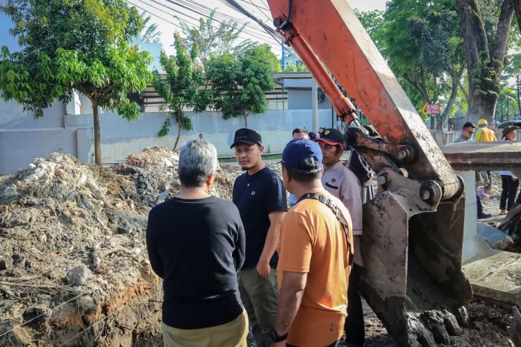 Agung Nugroho Cek Proyek Cegah Banjir