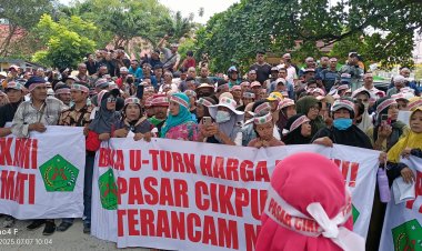 Jop Simamora Tegaskan Aksi Tertib: Emak-Emak Pedagang Geruduk Polda Riau