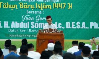 UAS Isi Tabligh Akbar Muharram di Masjid Raya Annur Pekanbaru