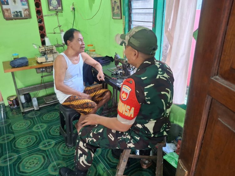 Babinsa Danukusuman Dukung UMKM Tukang Jahit Lansia