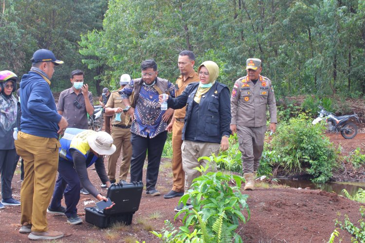 Bupati Siak Tinjau Sawah Kering di Bungaraya