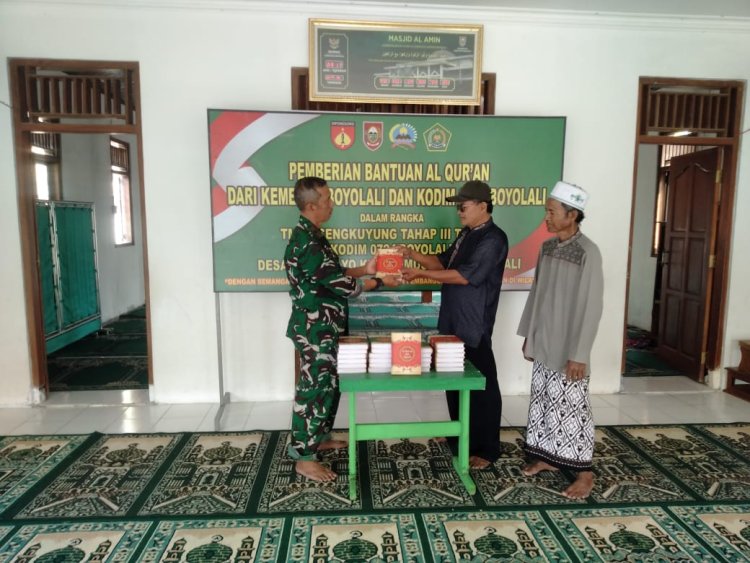 Satgas TMMD Boyolali Serahkan Al-Qur’an ke Masjid Al Amin