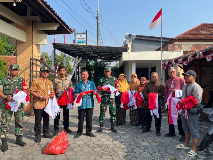 Koramil dan Forkopimcam Kemusu Bagikan Bendera Merah Putih Sambut HUT RI ke-80