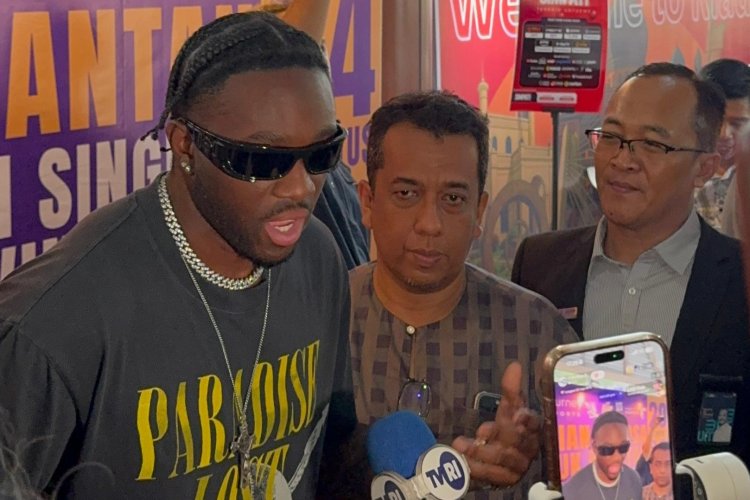 Melly Mike Disambut Meriah di Pekanbaru, Meriahkan Festival Pacu Jalur Nasional 2025